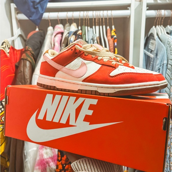 Nike “Bacon Dunks” 🩷❤️🤎 - Picture 3 of 5